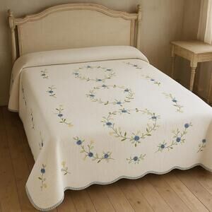 "Blue Meadow Wreath" Handcrafted Quilt – 110 × 126 inches